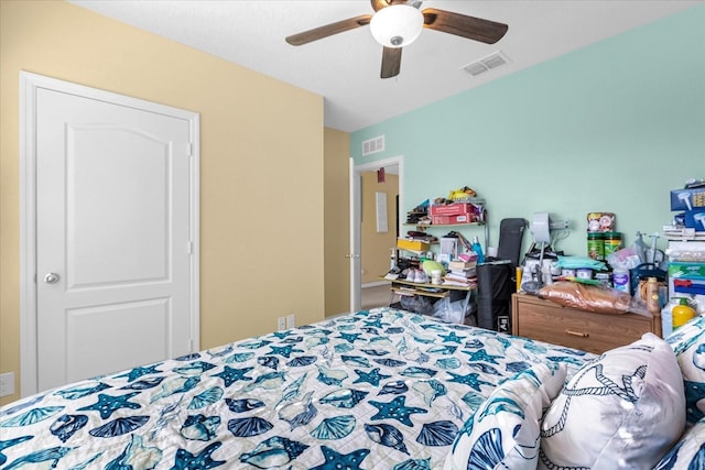 bedroom with ceiling fan