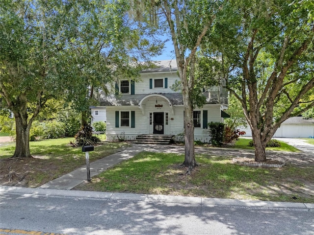 view of front of house with a front lawn