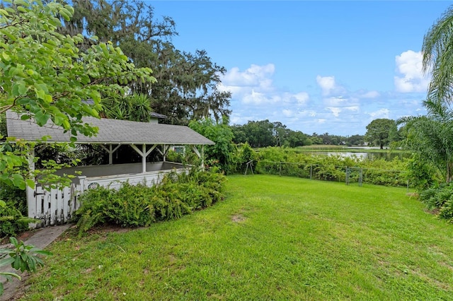 view of yard featuring a water view