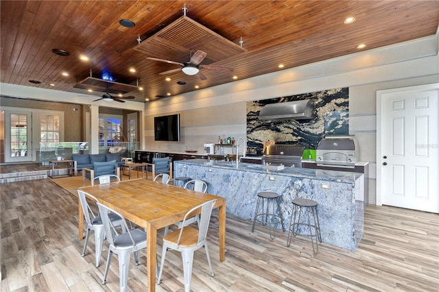 dining area featuring wooden ceiling, sink, light hardwood / wood-style flooring, and ceiling fan