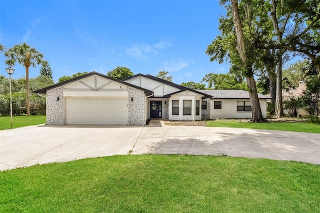 view of front of property featuring a garage and a front yard