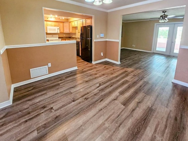 interior space featuring hardwood / wood-style floors, black fridge, ceiling fan, crown molding, and stove