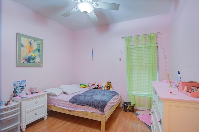 bedroom featuring light hardwood / wood-style floors and ceiling fan