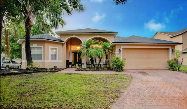 view of front facade featuring a garage and a front lawn