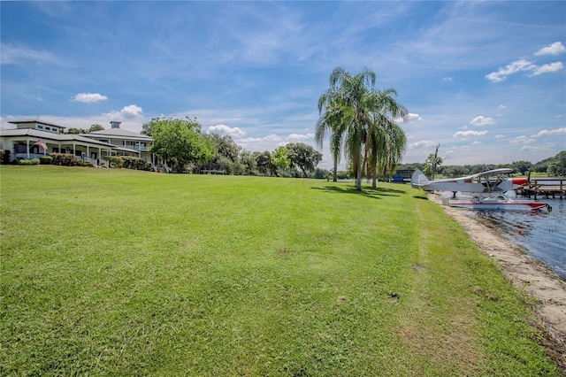 view of yard featuring a water view