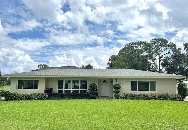 ranch-style home featuring a front lawn