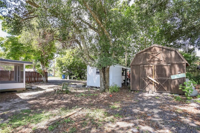 view of yard with a storage unit