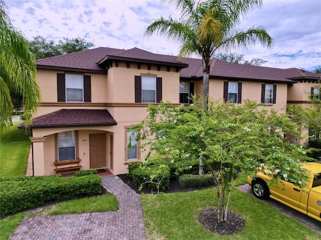 view of front facade with a front lawn