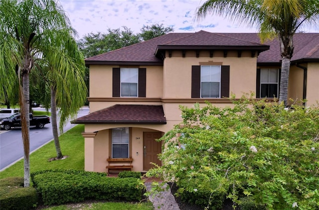 view of front of property with a front yard