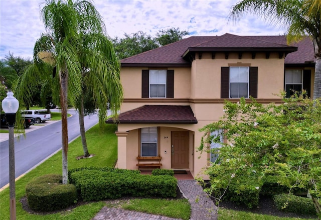 view of front facade with a front lawn