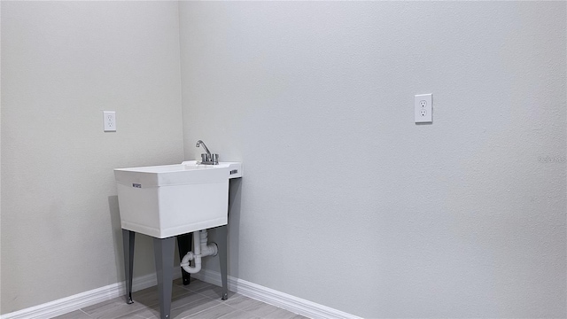 laundry area featuring baseboards