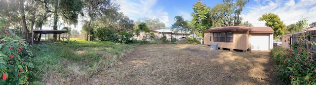 view of yard featuring a storage shed