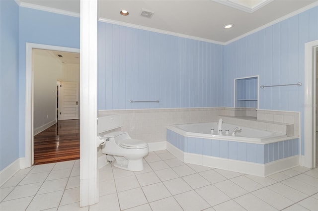 bathroom featuring crown molding, tile patterned floors, toilet, and a bathtub