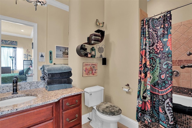 full bathroom featuring toilet, ornamental molding, a shower with shower curtain, baseboards, and vanity