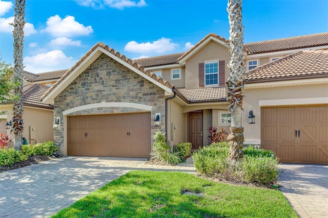 view of front facade with a garage