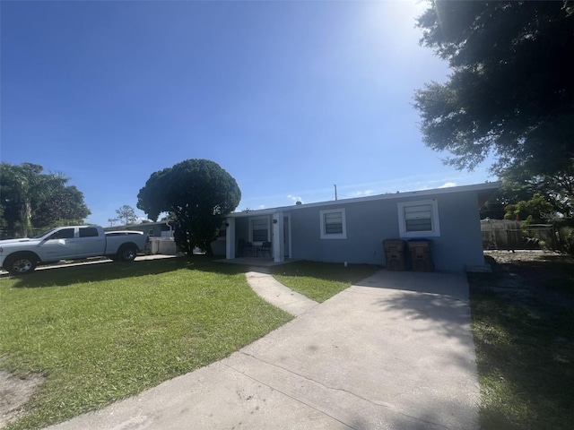 view of front facade featuring a front yard