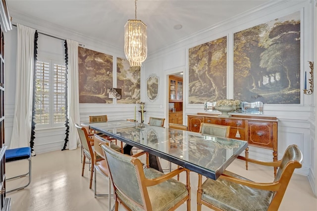 dining area featuring crown molding and a notable chandelier