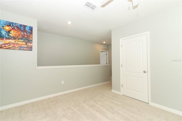 carpeted empty room featuring ceiling fan