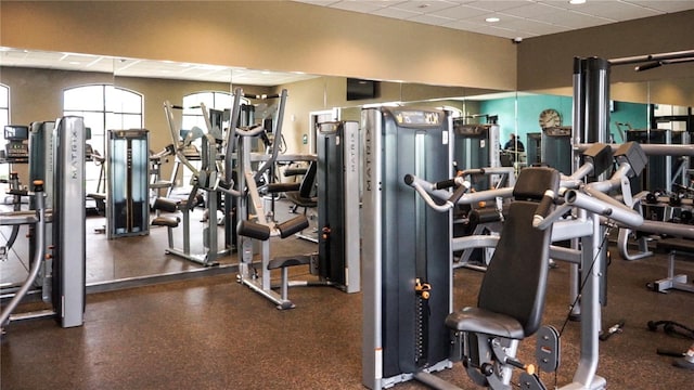 workout area with a drop ceiling