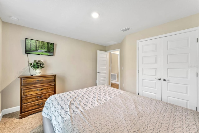 bedroom featuring carpet floors and a closet