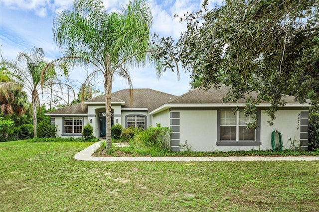 single story home featuring a front lawn