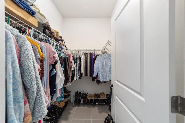 walk in closet featuring tile patterned floors