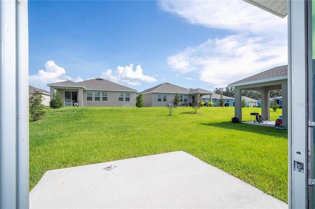 view of yard featuring a patio