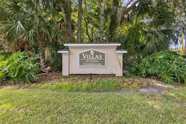 community / neighborhood sign with a lawn