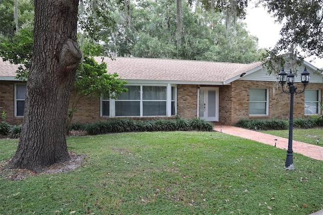 ranch-style house featuring a front lawn