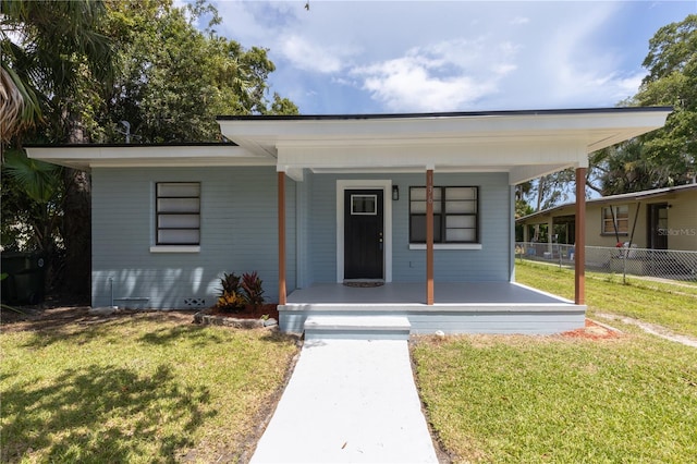 view of front of property featuring a front yard and a porch