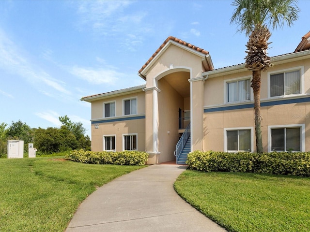 view of front of property with a front lawn