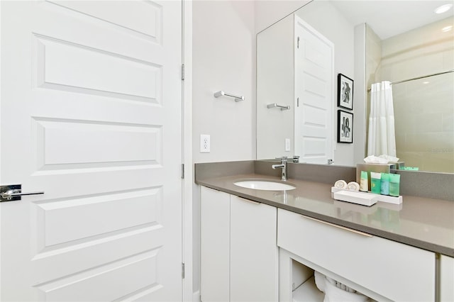 full bathroom featuring curtained shower and vanity