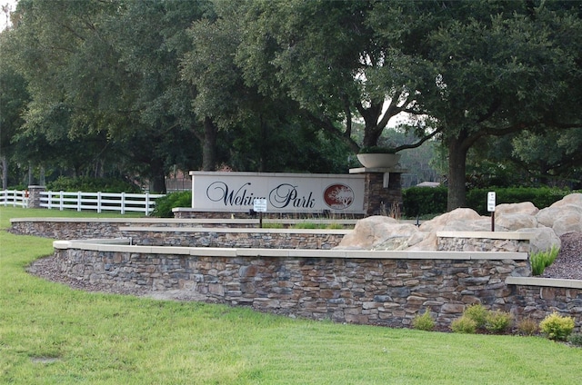 community sign featuring a lawn