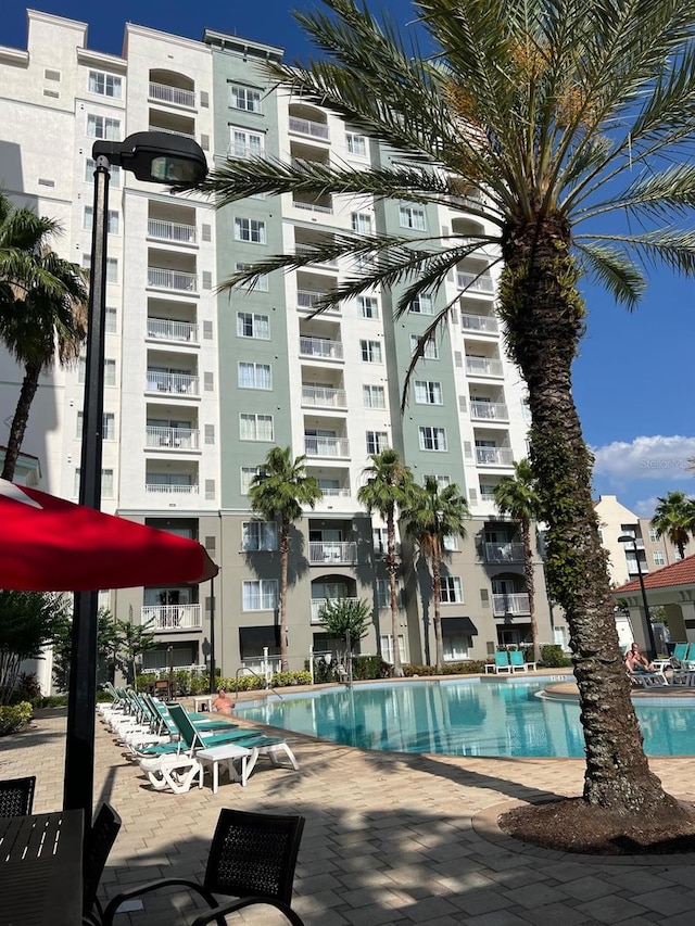 view of swimming pool