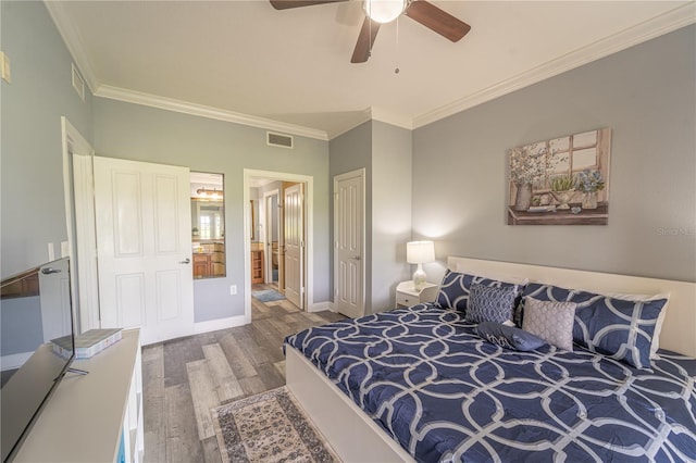 bedroom with crown molding, hardwood / wood-style floors, and ceiling fan