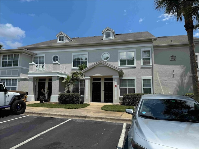 view of front facade with a balcony