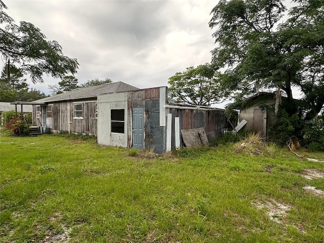 view of outdoor structure with a yard