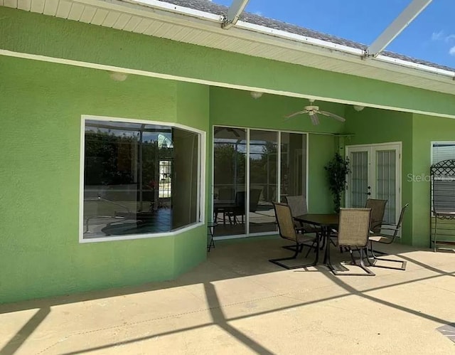 view of patio featuring ceiling fan