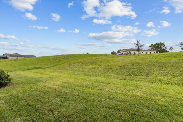 view of yard featuring a rural view