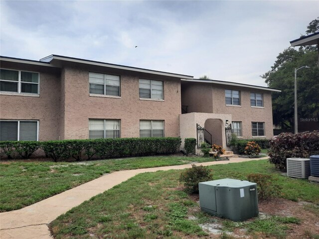 view of front of home featuring central AC unit and a front lawn