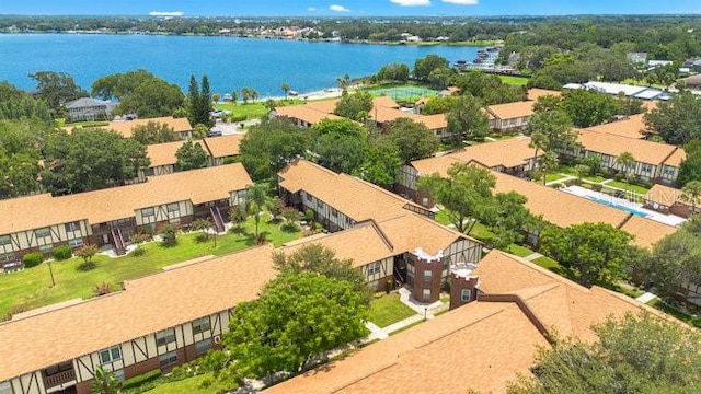 bird's eye view featuring a water view