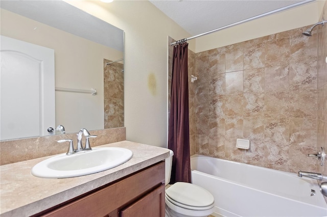 full bathroom featuring shower / tub combo with curtain, vanity, and toilet