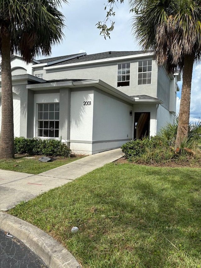 view of front facade featuring a front yard