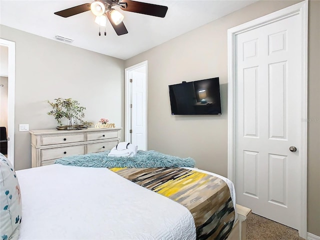 bedroom with carpet flooring and ceiling fan