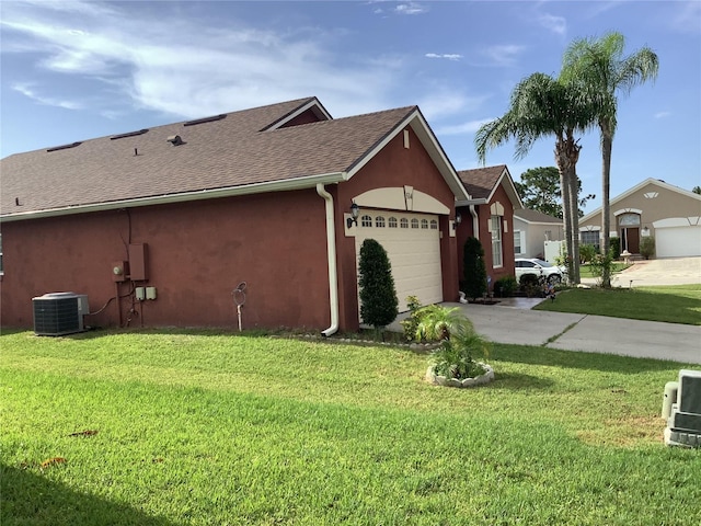 view of side of home featuring cooling unit, a garage, and a yard