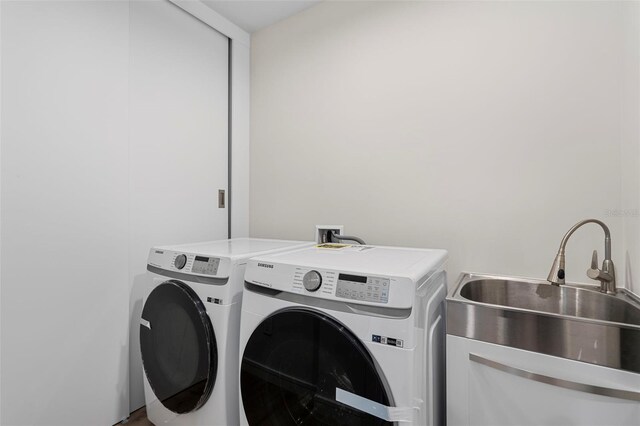 laundry room with washer and clothes dryer and sink