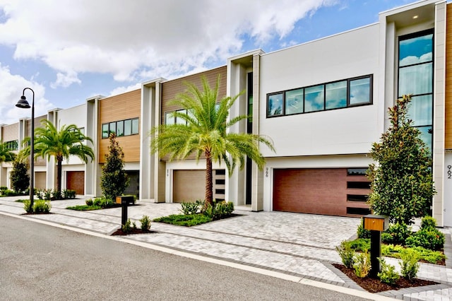 view of front facade with a garage