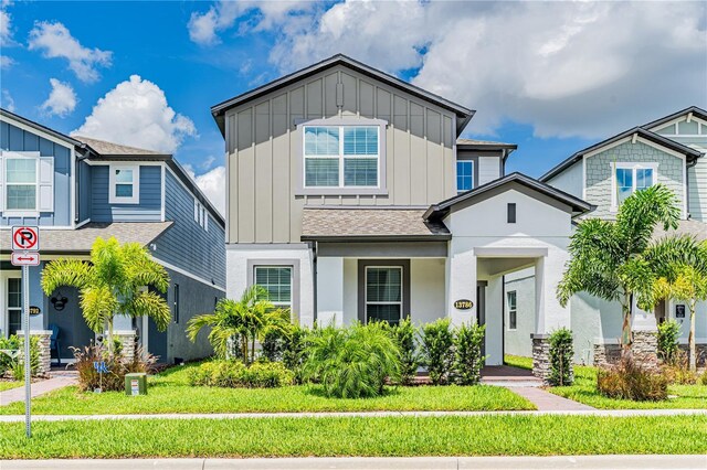 view of front of home with a front lawn