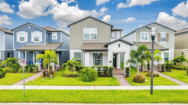 view of front of home featuring a front lawn