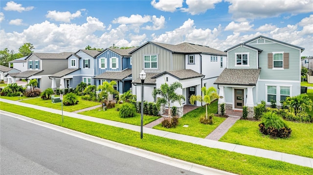 view of front of property with a front yard